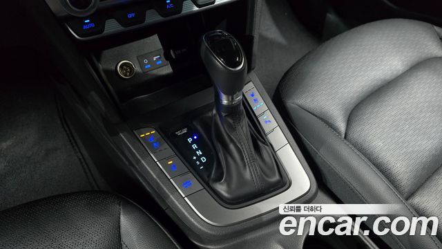 Hyundai AVANTE 2019 — photo 12