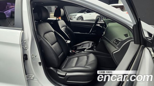 Hyundai AVANTE 2019 — photo 13