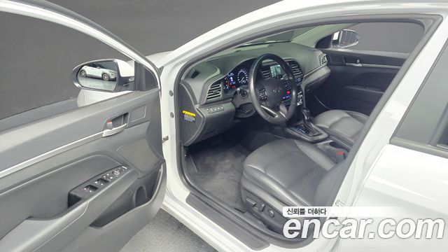 Hyundai AVANTE 2019 — photo 17