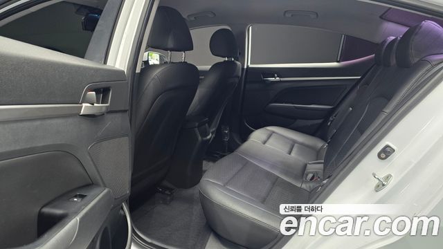 Hyundai AVANTE 2019 — photo 18