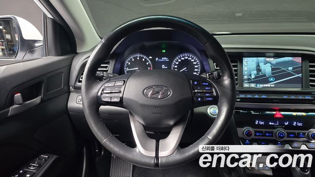 Hyundai AVANTE 2019 — photo 19