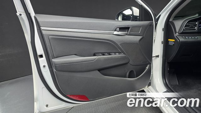 Hyundai AVANTE 2019 — photo 14