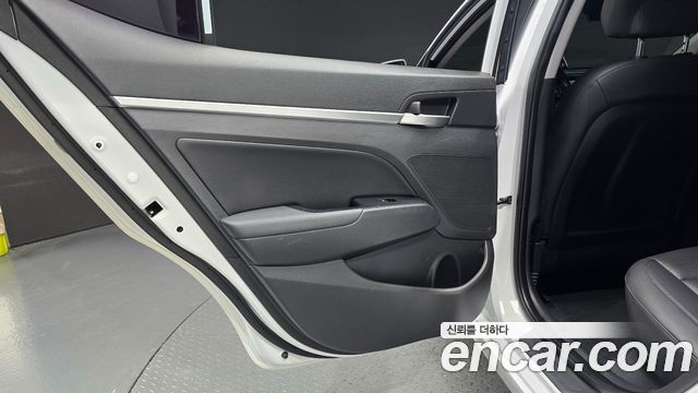 Hyundai AVANTE 2019 — photo 15