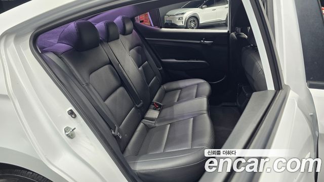 Hyundai AVANTE 2019 — photo 16