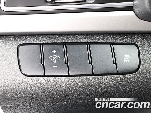 Hyundai AVANTE 2016 — photo 12