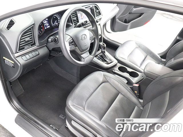 Hyundai AVANTE 2016 — photo 18