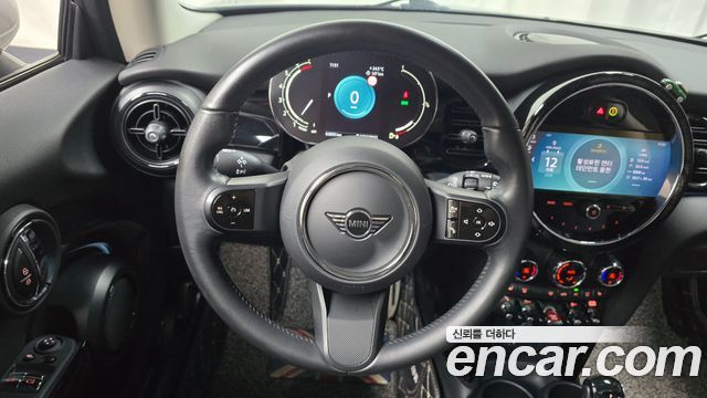Mini Cooper 2023 — photo 18