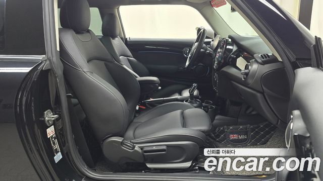 Mini Cooper 2023 — photo 16