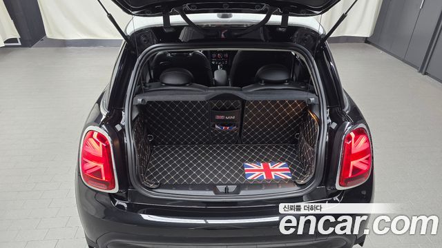 Mini Cooper 2023 — photo 29