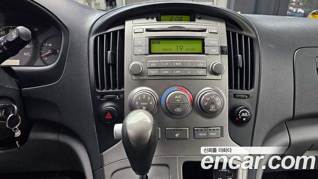 Hyundai Starex 2015 — photo 25