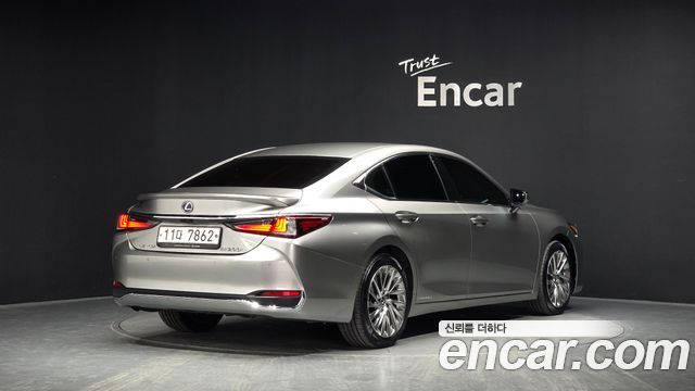 Lexus ES 2019 — photo 2