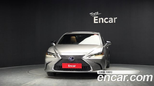 Lexus ES 2019 — photo 3