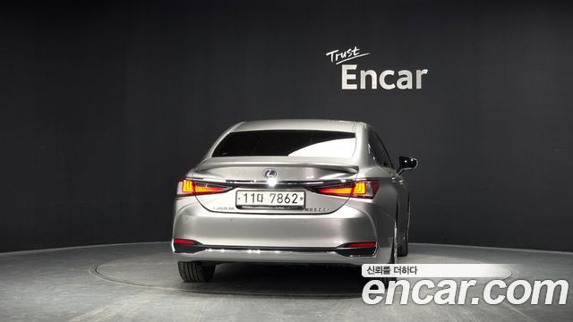 Lexus ES 2019 — photo 4