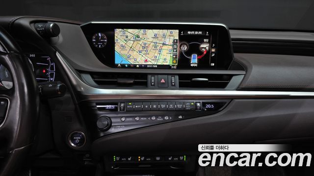 Lexus ES 2019 — photo 14