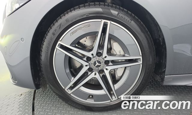 Mercedes-Benz C-Class 2025 — photo 5