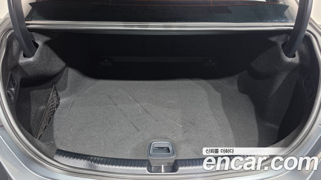 Mercedes-Benz C-Class 2025 — photo 24