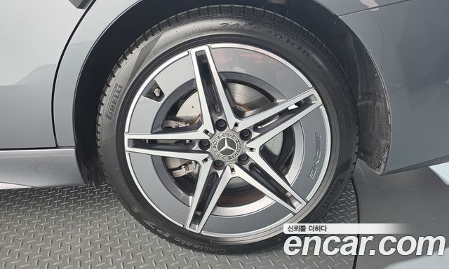 Mercedes-Benz C-Class 2025 — photo 7