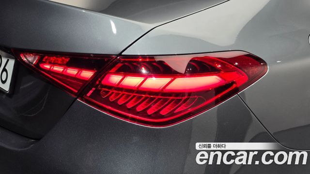 Mercedes-Benz C-Class 2025 — photo 9