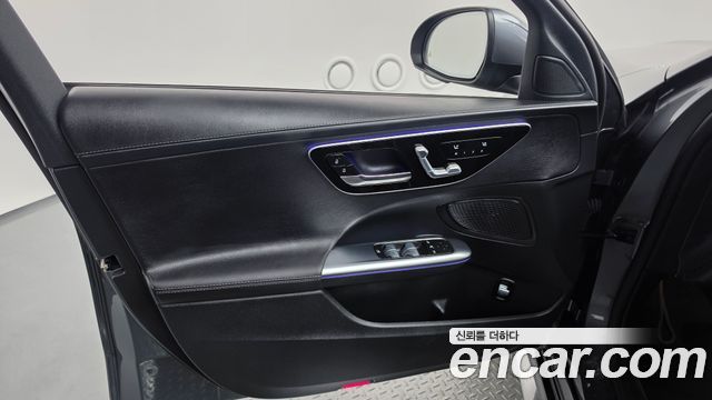 Mercedes-Benz C-Class 2025 — photo 14