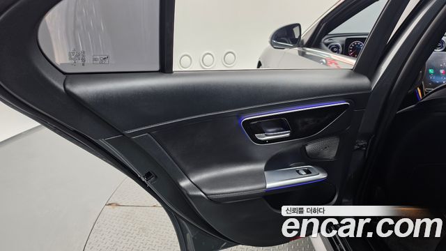 Mercedes-Benz C-Class 2025 — photo 15