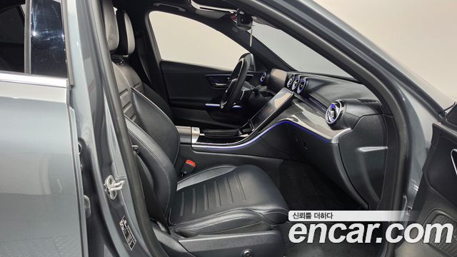 Mercedes-Benz C-Class 2025 — photo 16