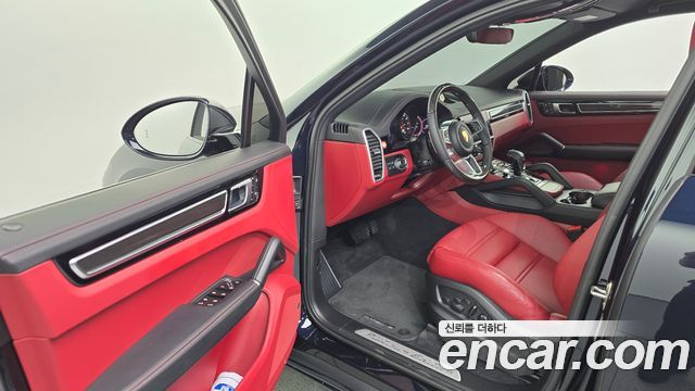 Porsche Cayenne 2023 — photo 13