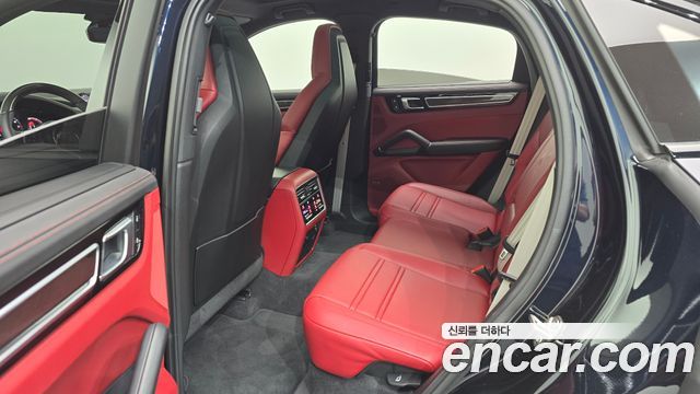 Porsche Cayenne 2023 — photo 17