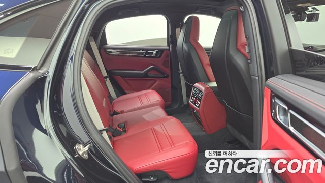 Porsche Cayenne 2023 — photo 25