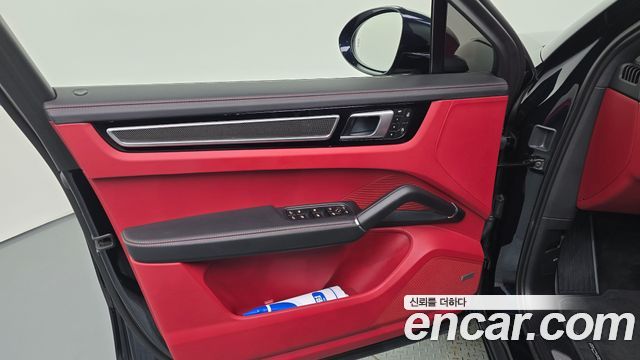 Porsche Cayenne 2023 — photo 14