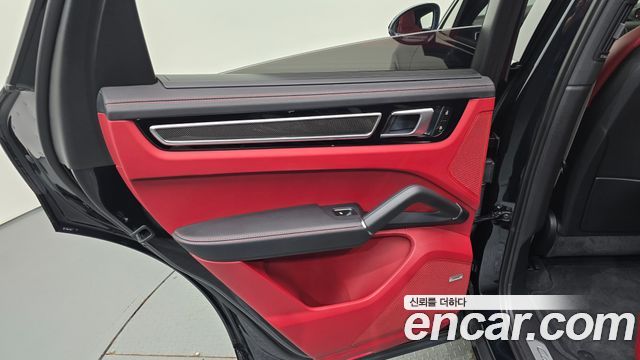 Porsche Cayenne 2023 — photo 15