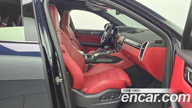 Porsche Cayenne 2023 — photo 16