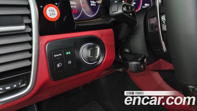 Porsche Cayenne 2023 — photo 27