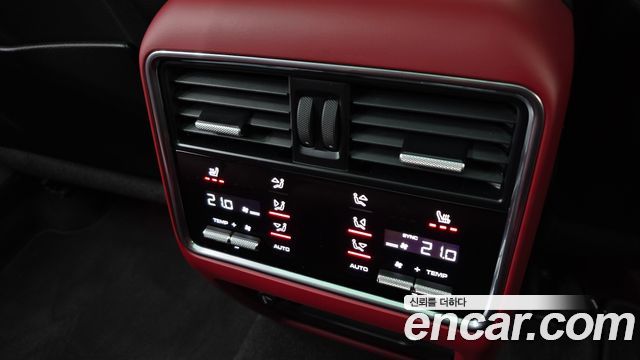 Porsche Cayenne 2023 — photo 32