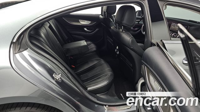 Mercedes-Benz CLS-Class 2019 — photo 17