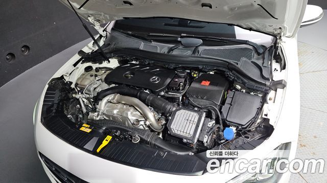 Mercedes-Benz GLA-Class 2024 — photo 6