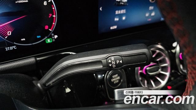 Mercedes-Benz GLA-Class 2024 — photo 12