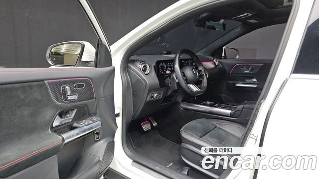 Mercedes-Benz GLA-Class 2024 — photo 13