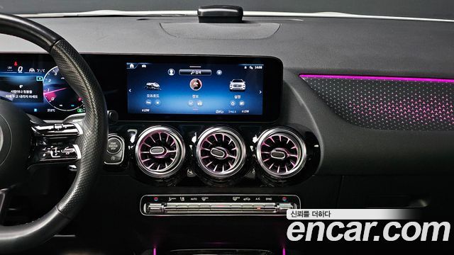 Mercedes-Benz GLA-Class 2024 — photo 20