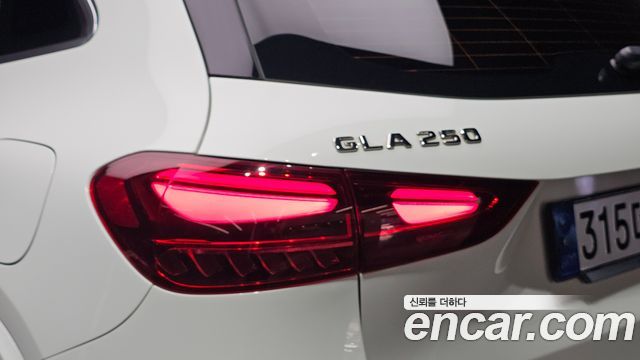 Mercedes-Benz GLA-Class 2024 — photo 9