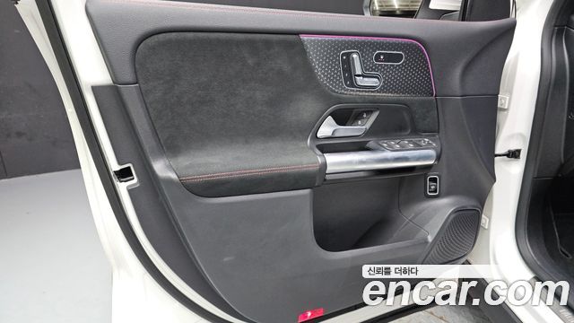 Mercedes-Benz GLA-Class 2024 — photo 14
