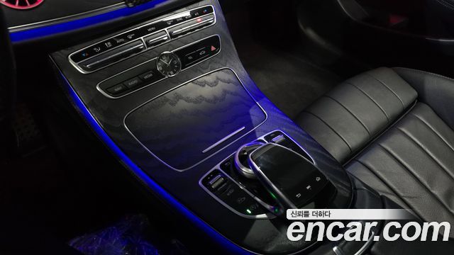 Mercedes-Benz E-Class 2019 — photo 23