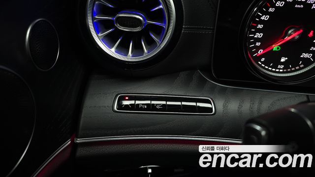 Mercedes-Benz E-Class 2019 — photo 25