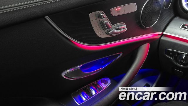 Mercedes-Benz E-Class 2019 — photo 27