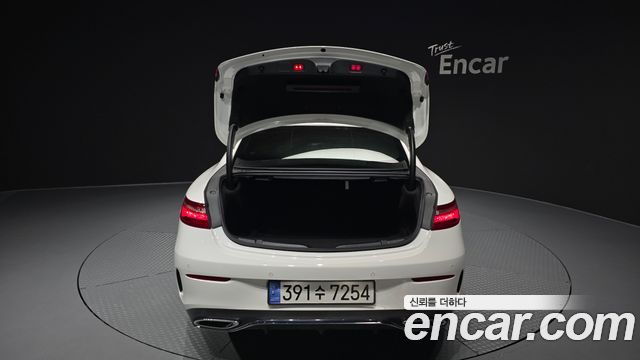 Mercedes-Benz E-Class 2019 — photo 34