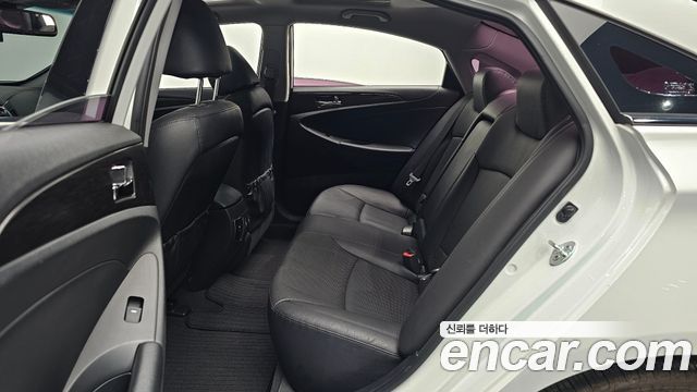 Hyundai Sonata 2013 — photo 18