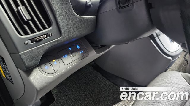 Hyundai Starex 2018 — photo 17