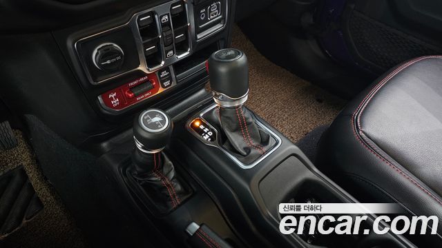 Jeep Wrangler 2023 — photo 12