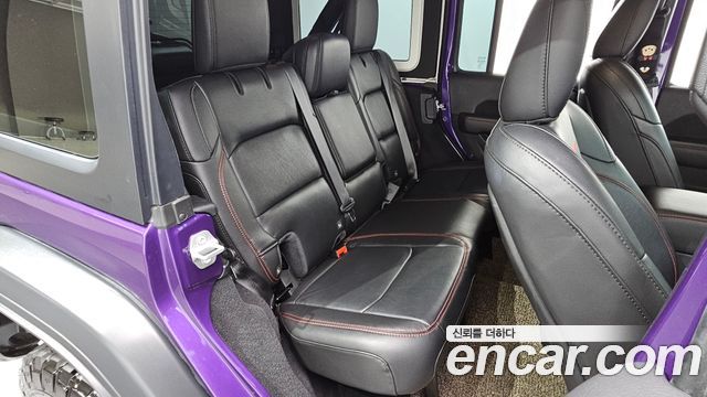Jeep Wrangler 2023 — photo 17