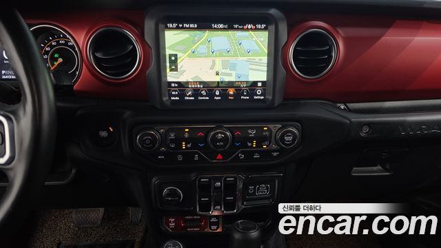 Jeep Wrangler 2023 — photo 19