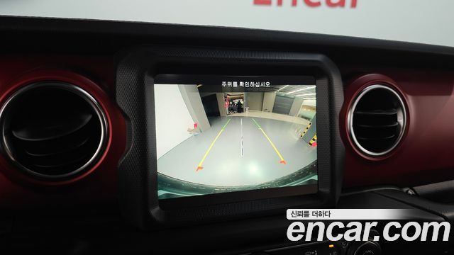 Jeep Wrangler 2023 — photo 20